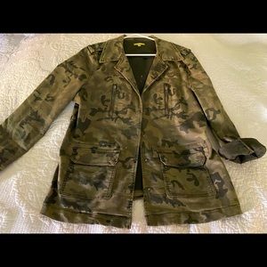 gorgeous camouflage utility jacket with embroidery